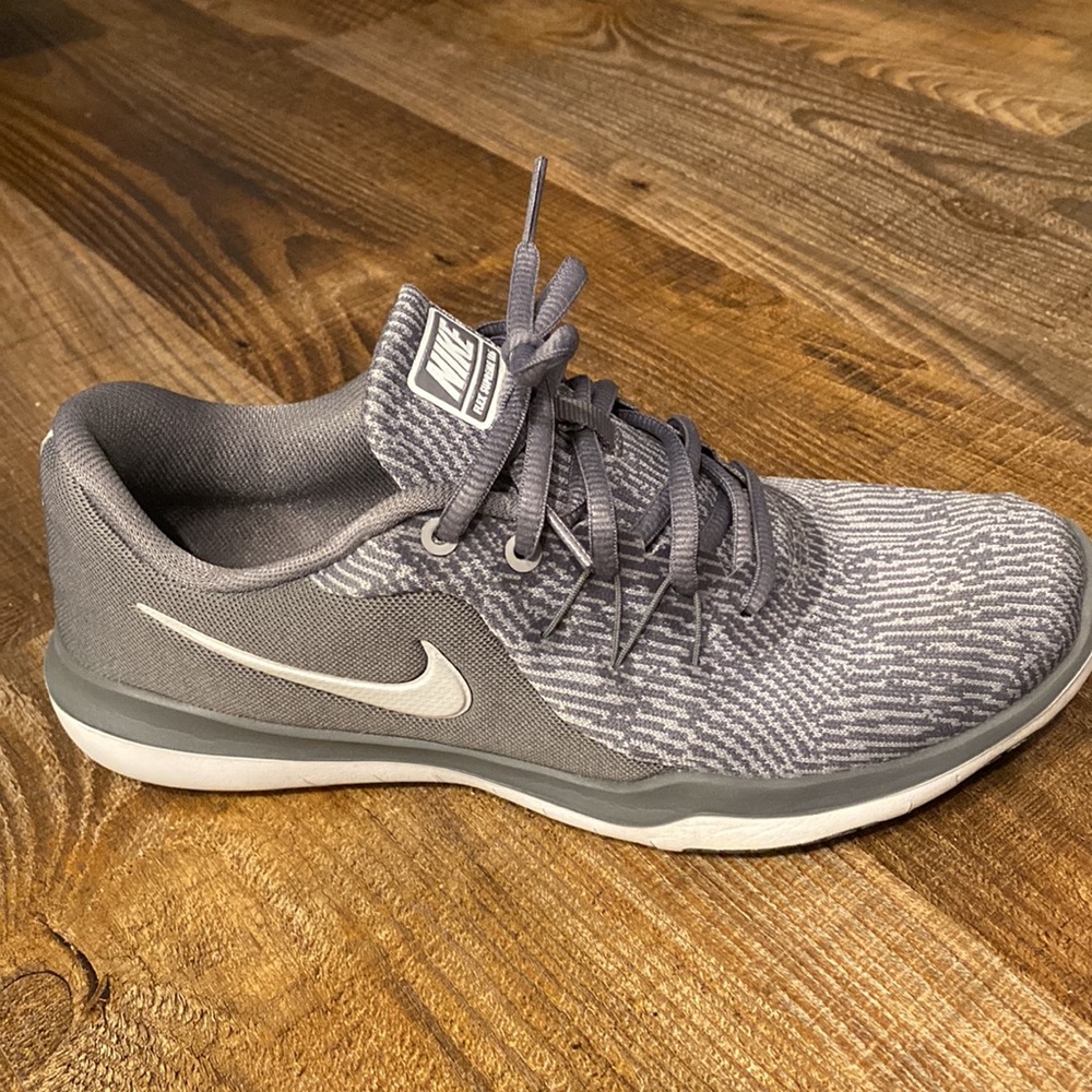 Womens Nike Supreme